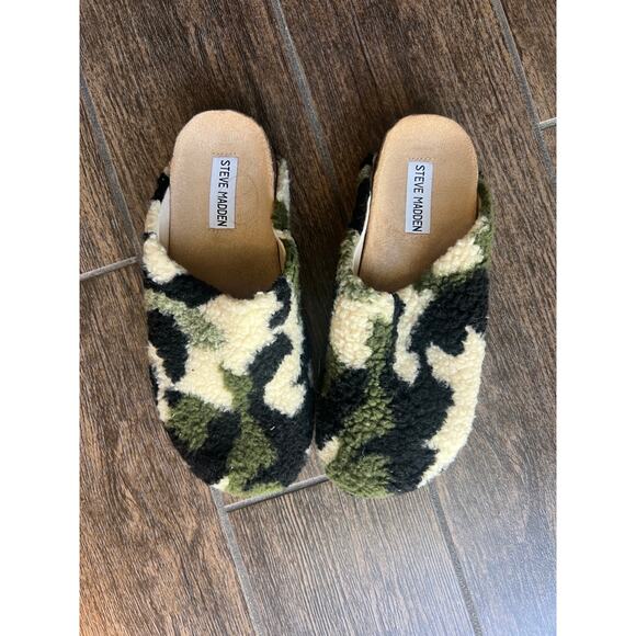 Steve Madden Camouflage Slippers - Picture 4 of 5